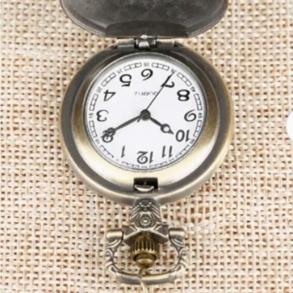 NEW Harry Potter Collectible Pocket Watch - Picture 2 of 2